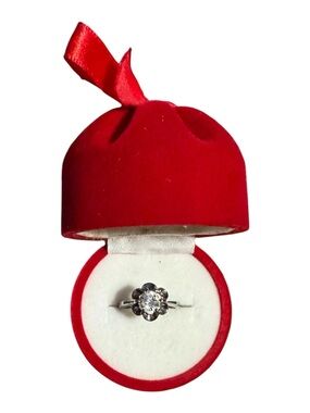 Avon Sterling Silver Floral Ring with Clear Stone - Red velvet box